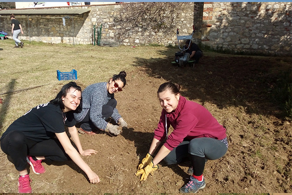 progetto giovani al lavoro nell'orto